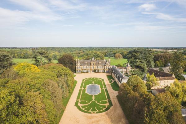 Vente Château Curzay-sur-Vonne 80 Pièces 3400 m²