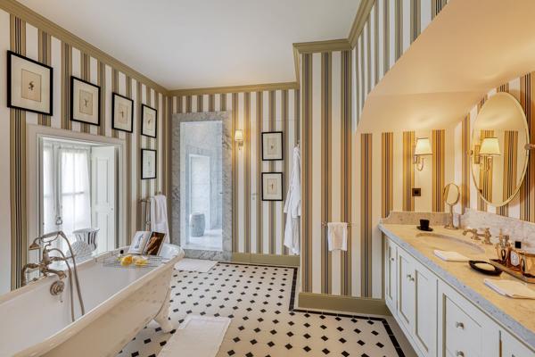 Vente Château Curzay-sur-Vonne 80 Pièces 3400 m²