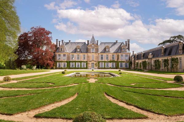 Vente Château Curzay-sur-Vonne 80 Pièces 3400 m²