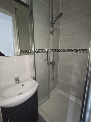 TRES BEAU STUDIO RENOVE PROCHE QUARTIER TRIBUNAL DE PONTOISE