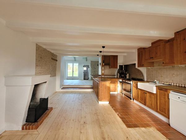 A vendre - Maison ancienne rénovée avec cachet - Andilly