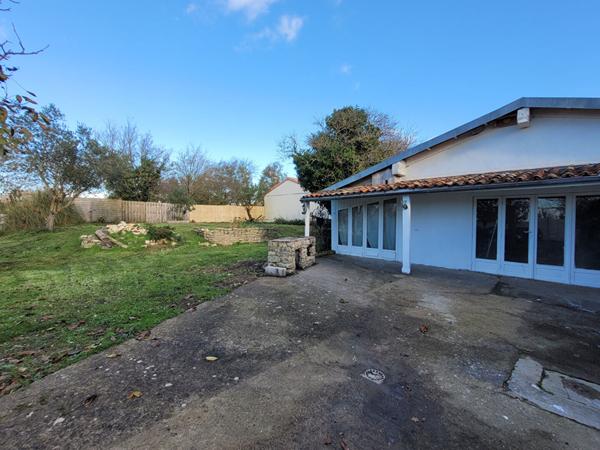 A vendre - Maison ancienne rénovée avec cachet - Andilly