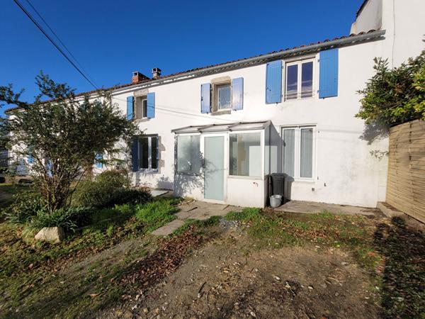 A vendre - Maison ancienne rénovée avec cachet - Andilly