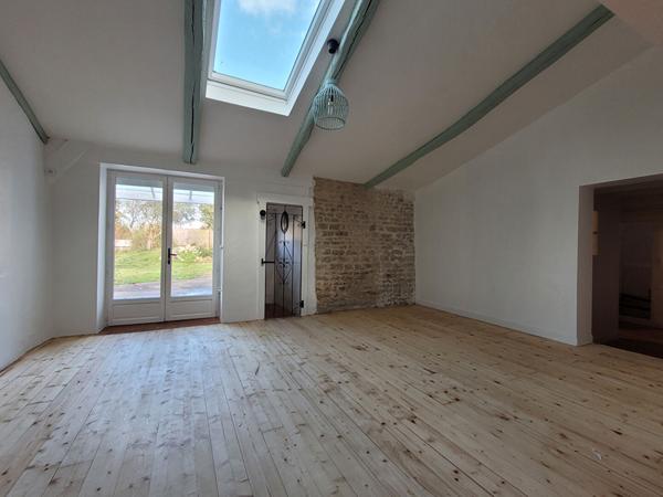 A vendre - Maison ancienne rénovée avec cachet - Andilly