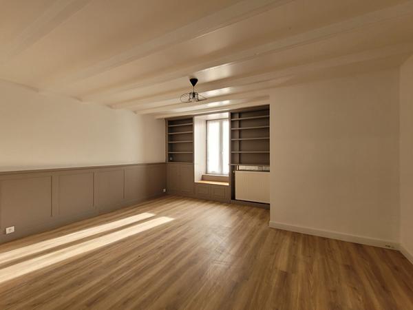 A vendre - Maison ancienne rénovée avec cachet - Andilly