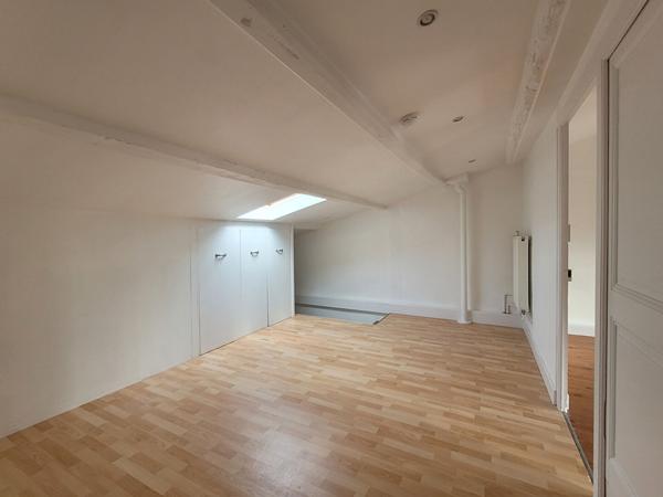 A vendre - Maison ancienne rénovée avec cachet - Andilly