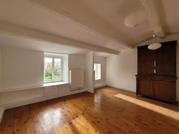 A vendre - Maison ancienne rénovée avec cachet - Andilly