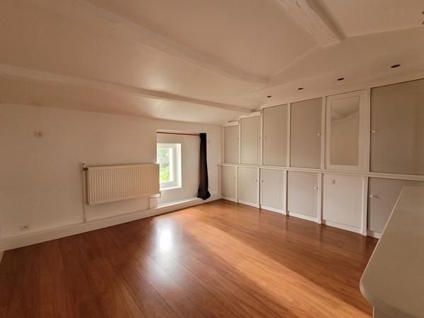 A vendre - Maison ancienne rénovée avec cachet - Andilly