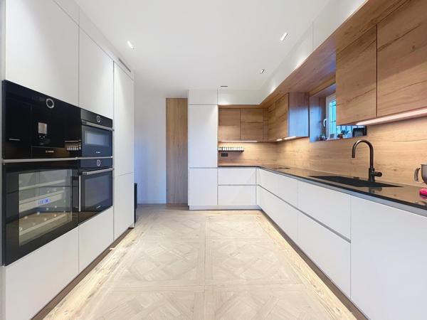 Maison rénovée aux finitions haut de gamme – Montois-la-Montagne – 245 m² – 5 chambres – Piscine – Terrasses & annexes