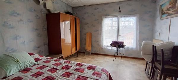 MAISON A RENOVER AVEC GARAGE ET BEAU TERRAIN