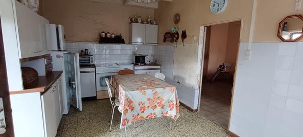 MAISON A RENOVER AVEC GARAGE ET BEAU TERRAIN