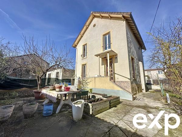 Deux maisons proche métro