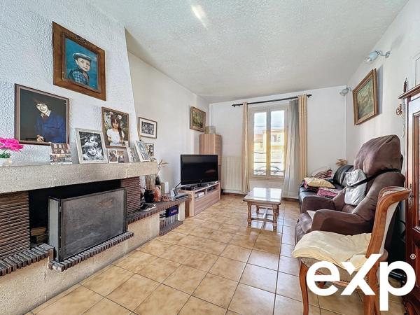 Deux maisons proche métro