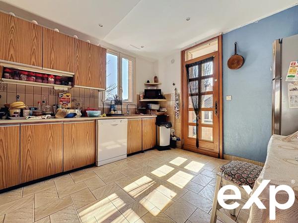 Deux maisons proche métro