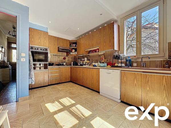 Deux maisons proche métro