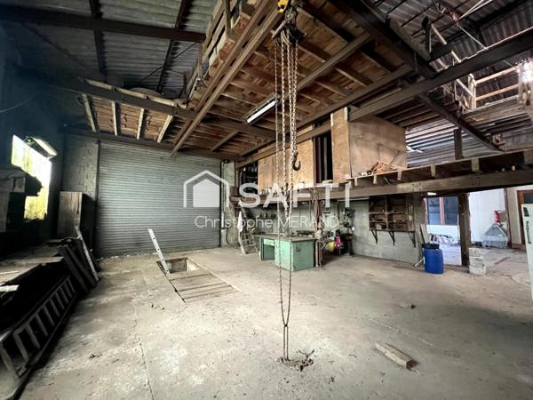 Grand hangar dans le centre de DANGE SAINT ROMAIN