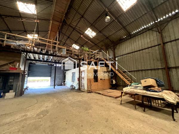 Grand hangar dans le centre de DANGE SAINT ROMAIN