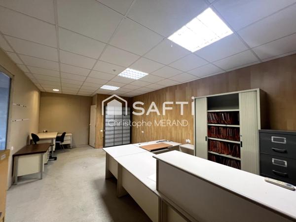 Grand hangar dans le centre de DANGE SAINT ROMAIN