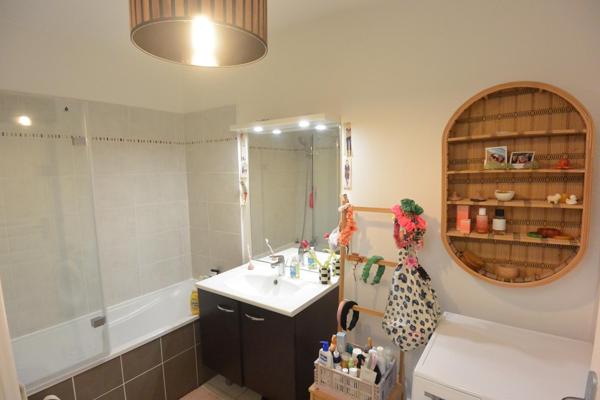 Secteur VAUBAN - Appartement avec extérieur avec vue sur NOTRE DAME DE LA GARDE dans résidence avec ascenseur