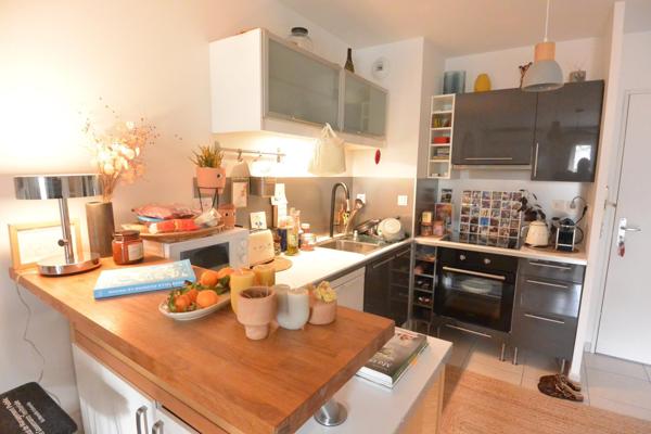 Secteur VAUBAN - Appartement avec extérieur avec vue sur NOTRE DAME DE LA GARDE dans résidence avec ascenseur