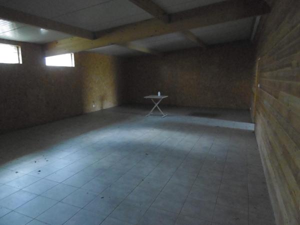 Jolie maison en pierres avec beaucoup de potentiel.
