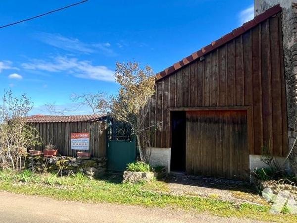 A VENDRE à Champmorlin, commune de SAINTE MAGNANCE (89420), à quelques kilomètres d'AVALLON :
...