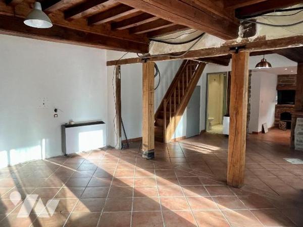 A VENDRE à Champmorlin, commune de SAINTE MAGNANCE (89420), à quelques kilomètres d'AVALLON :
...