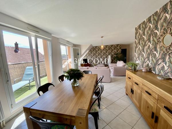 3%.COM - à INGWILLER appartement COUP DE COEUR de 4 pièces, 127 m²/192 m² situé au 3ème et dernier étage. Ingwiller (67340)