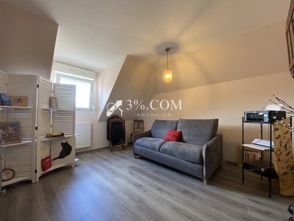 3%.COM - à INGWILLER appartement COUP DE COEUR de 4 pièces, 127 m²/192 m² situé au 3ème et dernier étage. Ingwiller (67340)