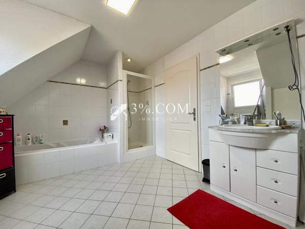 3%.COM - à INGWILLER appartement COUP DE COEUR de 4 pièces, 127 m²/192 m² situé au 3ème et dernier étage. Ingwiller (67340)