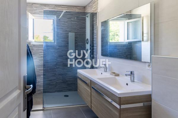 Belle villa récente avec 4 chambres et double garage à Tignieu