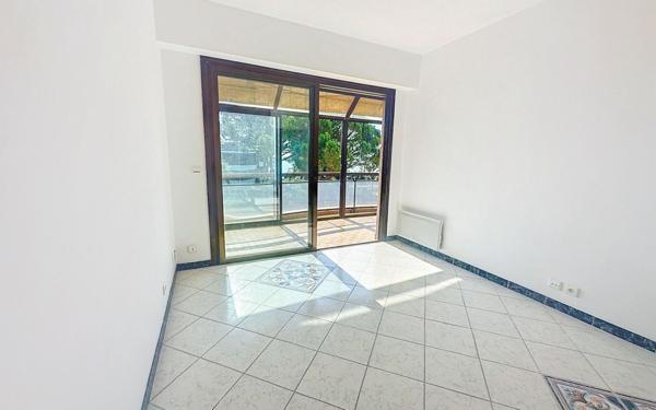 Appartement à vendre    3 pièces • 74 m2 Villeneuve-Loubet