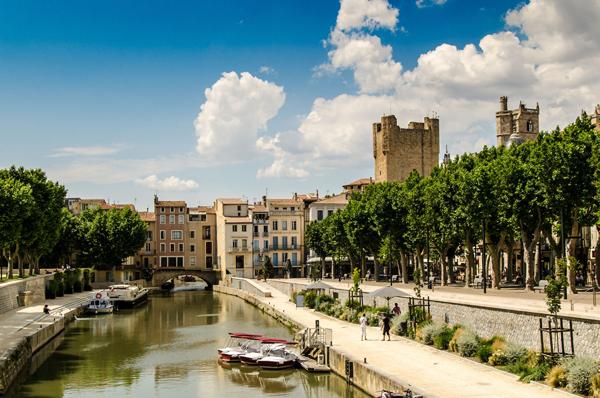NARBONNE. NEUF - Grand T2 avec terrasse/loggia et PARKING privatif.