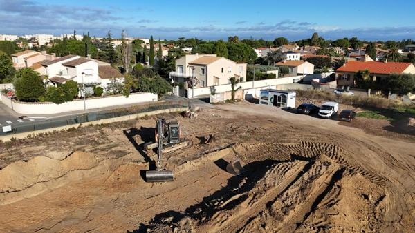 NARBONNE. NEUF - Grand T2 avec terrasse/loggia et PARKING privatif.