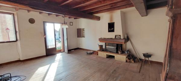 MAISON DE VILLAGE AU COEUR D'UN VILLAGE PAISIBLE