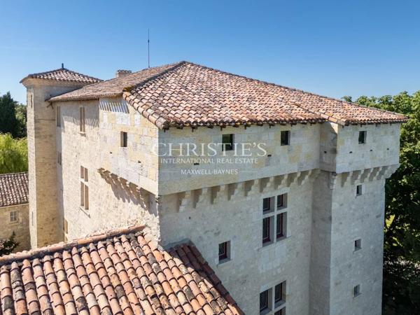 Château historique entièrement restauré – XIIIe/XIVe et  XVIIe siècle.