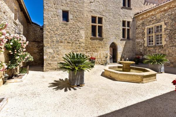 Château historique entièrement restauré – XIIIe/XIVe et  XVIIe siècle.