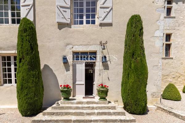 Château historique entièrement restauré – XIIIe/XIVe et  XVIIe siècle.