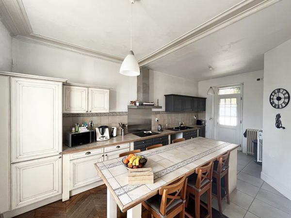 Maison bourgeoise avec 6 chambres !