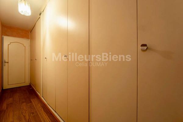 Appartement 4 pièces avec loggia, cave et parking sécurisé