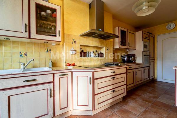 Appartement 4 pièces avec loggia, cave et parking sécurisé