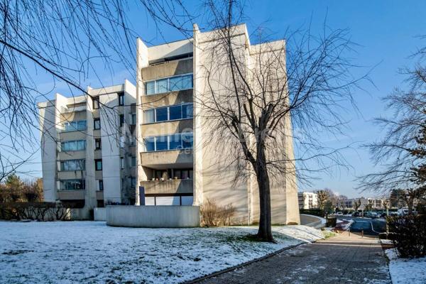 Appartement 4 pièces avec loggia, cave et parking sécurisé