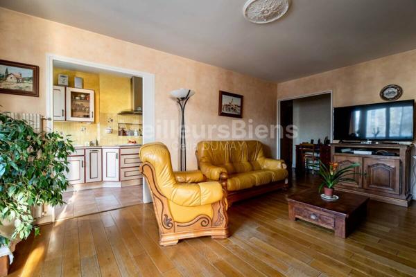 Appartement 4 pièces avec loggia, cave et parking sécurisé