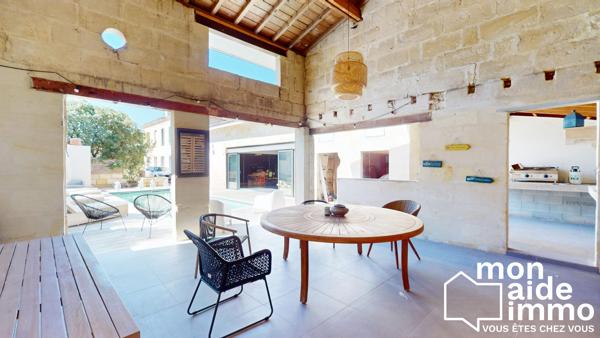 Maison de charme de 215 m² avec piscine,  proche de bordeaux