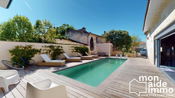 Maison de charme de 215 m² avec piscine,  proche de bordeaux
