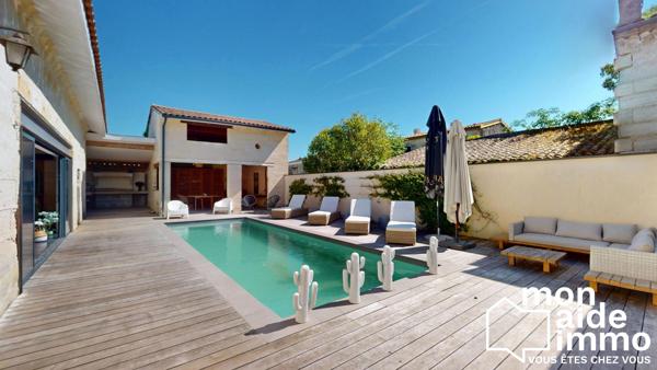 Maison de charme de 215 m² avec piscine,  proche de bordeaux