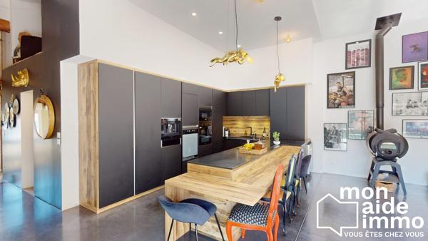 Maison de charme de 215 m² avec piscine,  proche de bordeaux