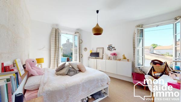 Maison de charme de 215 m² avec piscine,  proche de bordeaux