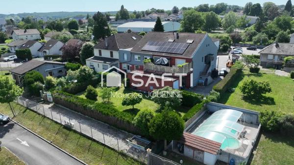 Spécial investisseur : vaste ensemble immobilier mixte incluant un local commercial et 4 appartements loués