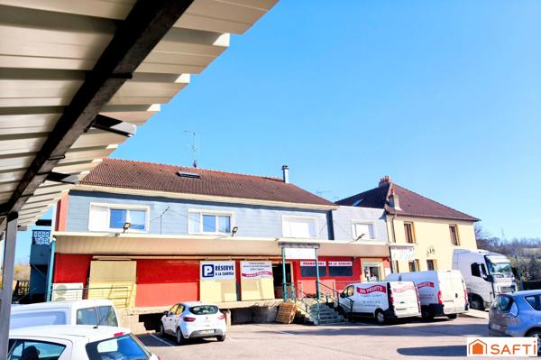 Spécial investisseur : vaste ensemble immobilier mixte incluant un local commercial et 4 appartements loués
